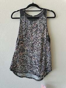 Second hand clothing: Lululemon Top 8