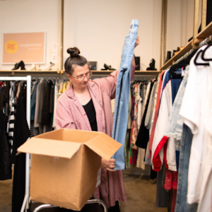 Second hand clothing: Rack Pack Down Service