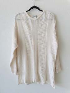 Second hand clothing: Collections top L