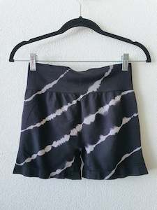 Second hand clothing: MIRROU Shorts M