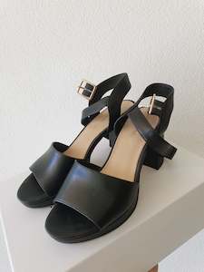 Second hand clothing: Isabella Anselmi Shoes EUR37