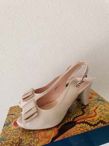 Second hand clothing: Neo Shoes EUR37