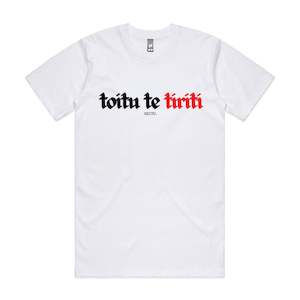 Clothing: Tiriti bold