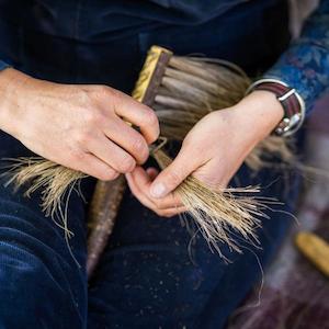 Hand brush (Whakatū)