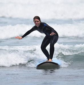 Surf Lesson One Day – 1 person – Auckland (includes Transport)