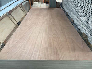 Plywood 2400x1200x9mm Untreated Redline Poplar Core