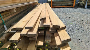 Decking Timber: Decking 100X40 (88-90 x 30-32) H3.2 Grip Tread Merch/Standard Grade