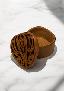 Papa Huia Iti - Keepsake Box - Rimu - Puhoro Lid