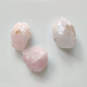 Rose Quartz Rough Tumbled Crystal (1-2cm)