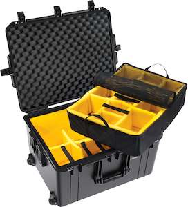 Pelican 1637 Air Case With Padded Divider (BLACK)