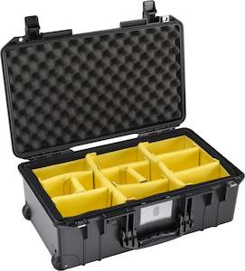 Pelican 1535 Air Case with Padded Divider (BLACK)