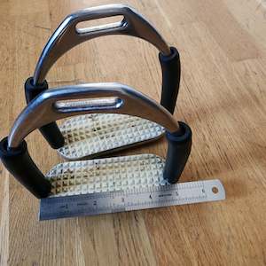 Stainless Steel Flexi safety Stirrups, 115mm. Pre loved, excellent condition.