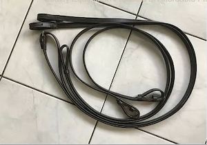 Hinterland bradoon hanger and leather reins.  Brown, cob size