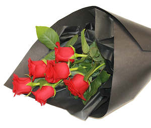 LUXURY HALF DOZEN RED ROSES