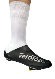 Bicycle and accessory: VeloToze Shoe Covers Aero - White / Black