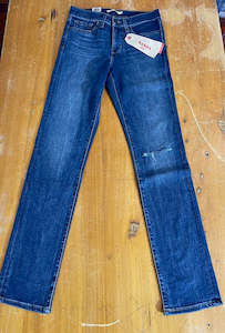 Clothing: LEVI’S 312 Shaping Slim ‘Arizona'