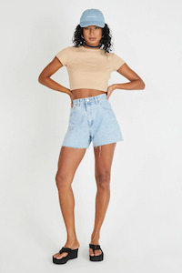 Clothing: ABRAND Venice Short 'Esmeralda'