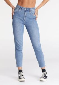 Clothing: Wrangler W's Drew Crop Jean 'Lovesick'