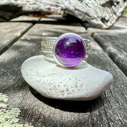 Amethyst cabachon unity ring