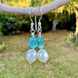 Jewellery: Apatite & freshwater pearl earrings