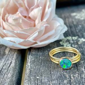 18ct Gold & Lightning Ridge Black Opal Unity Ring