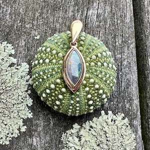 Jewellery: 1.17 Australian opal pendant