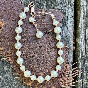 Small round white freshwater pearl bracelet