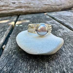 Pink freshwater pearl fine unity ring