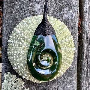 Jewellery: Medium roimata koru