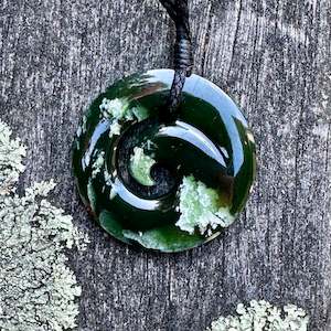 Jewellery: Small New Zealand greenstone koru