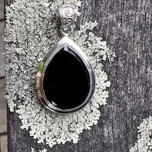 Black onyx pendant