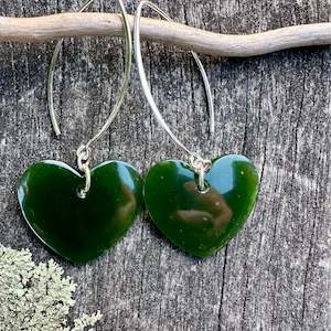 Jewellery: Sterling silver NZ greenstone heart earrings