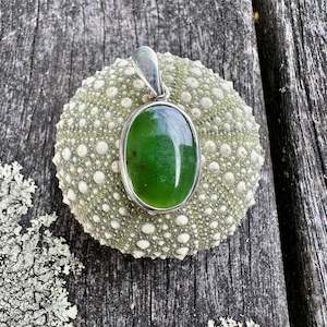 sterling silver small oval NZ greenstone pendant