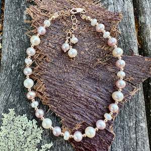 Pink & white freshwater pearl bracelet