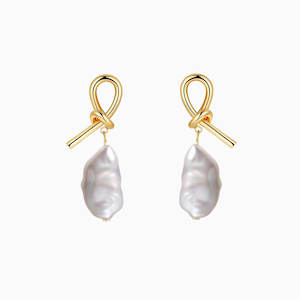 Jewellery: Mabel Baroque Pearl Earrings with s925 needle