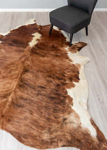 Medium White Spine Belly Brindle Cowhide Rug (Size: 240 x 220 CM)