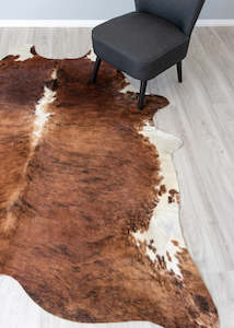 Medium White Spine Belly Brindle Cowhide Rug (Size: 220 x 210 CM)