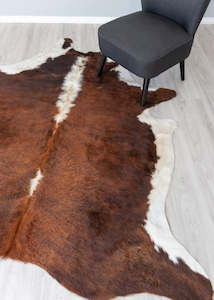 Medium White Spine Belly Brindle Cowhide Rug (Size: 220 x 200 CM)