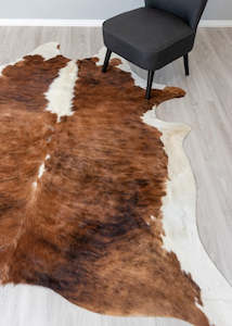 Medium White Spine Belly Brindle Cowhide Rug (Size: 230 x 220 CM)