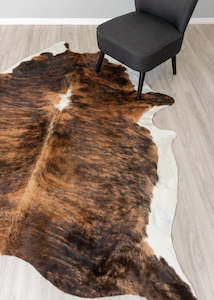 Dark White Spine Belly Brindle Cowhide Rug (Size: 220 x 200 CM)