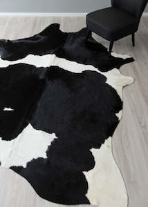 Black And White Cowhide Rug (Size: 260 x 200 CM)