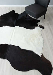 Black And White Cowhide Rug (Size: 230 x 200 CM)