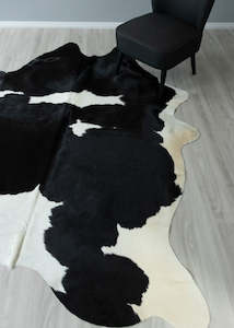 Black And White Cowhide Rug (Size: 260 x 200 CM)