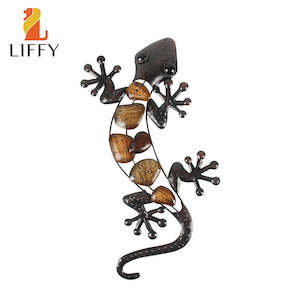 Eye Catching Short Metal Gecko Wall Art for Garden Outdoor Decoration