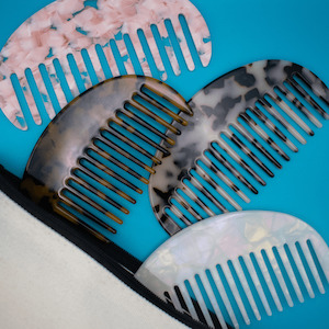 Internet only: Gildie Curved Comb