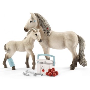 Schleich Hannah's First-Aid Kit