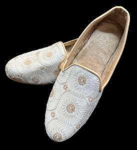 Velvet based very soft cushioned Men’s Punjabi Jutti