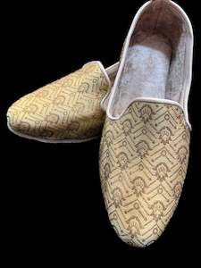 Velvet based very soft cushioned Men’s Punjabi Jutti