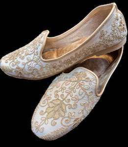 Velvet based very soft cushioned Men’s Punjabi Jutti