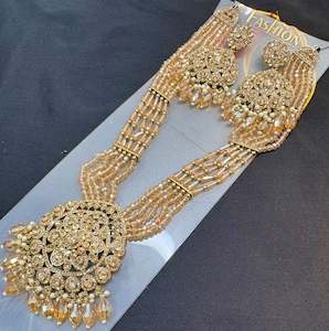 Jewellery: Crystal pearls with fine golden Jerkan stone With Pearls Beaded Necklace Set With Beautiful Earrings